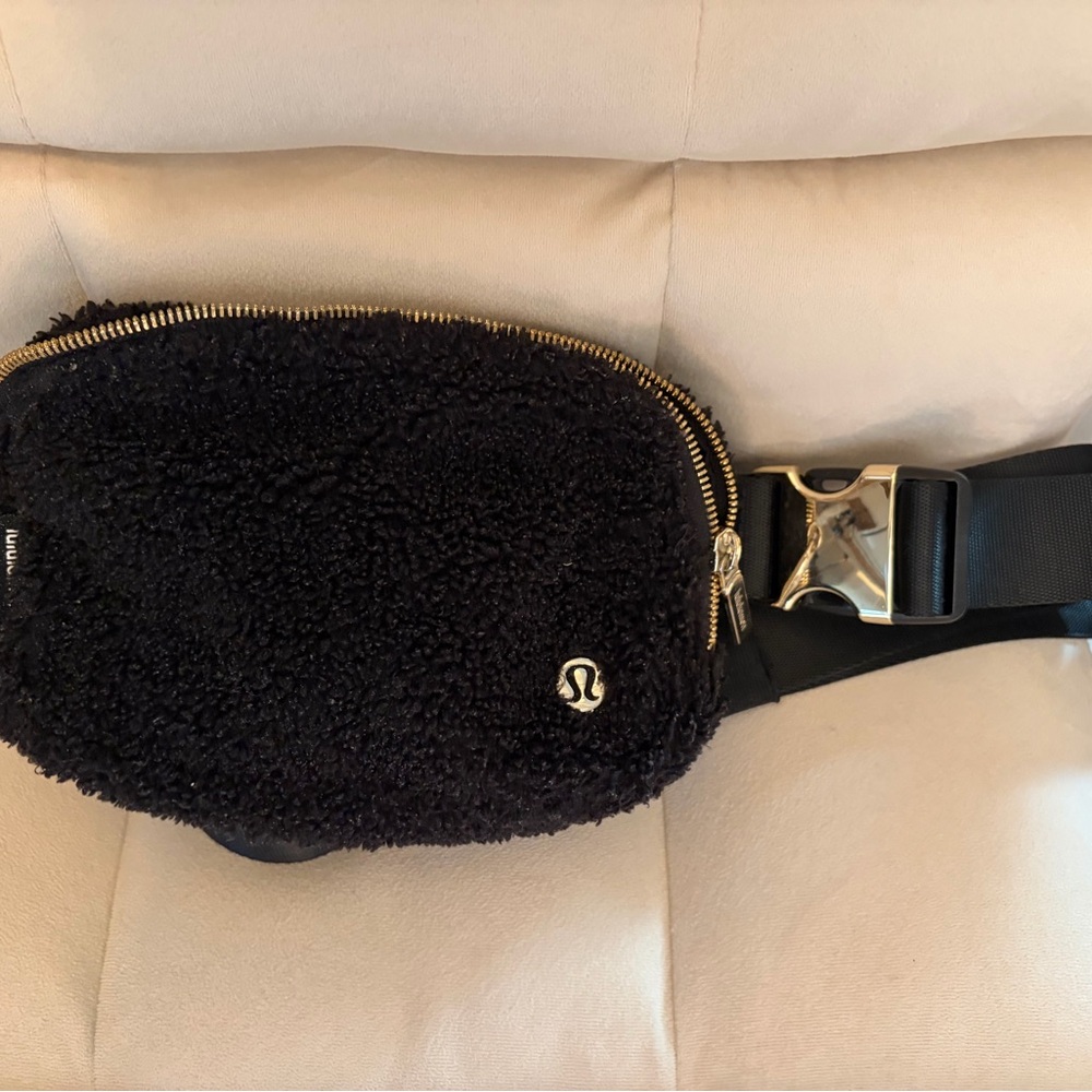 Lululemon Black Sherpa Belt Bag